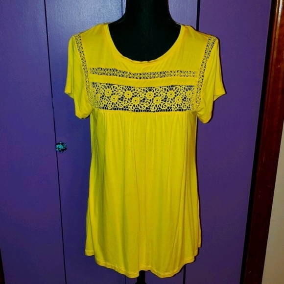 CUPIO Yellow top with crochet accent EUC - Picture 2 of 5